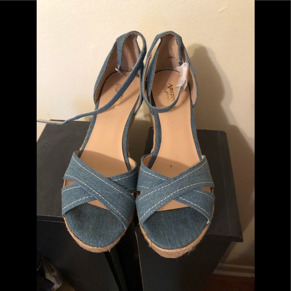 Ladies shoes - Picture 1 of 3